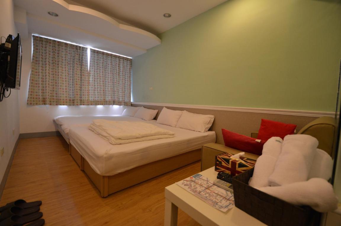 Hotel 逢甲巧咪 à Taichung Extérieur photo